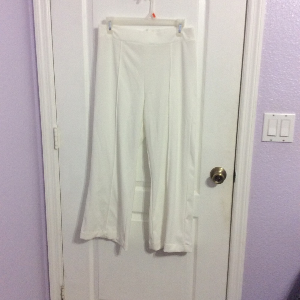 Never been worn Fashion Nova white pants